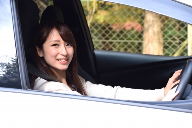 自動車保険のお姉さん Com